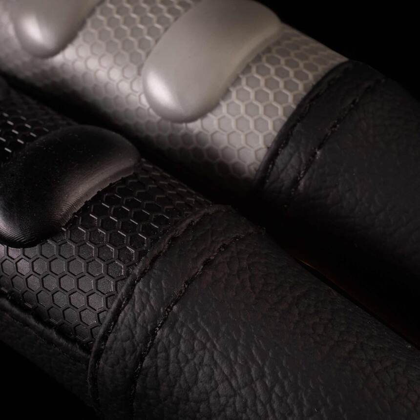 Кожаная оплётка на руль Car Performance с объёмными вставками CP-2040 BK/GY (M)