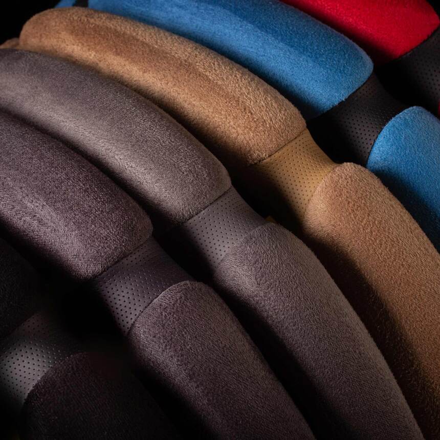 Спонжевая оплётка на руль Car Performance, алькантара/экокожа CP-5026 L.GY (M)